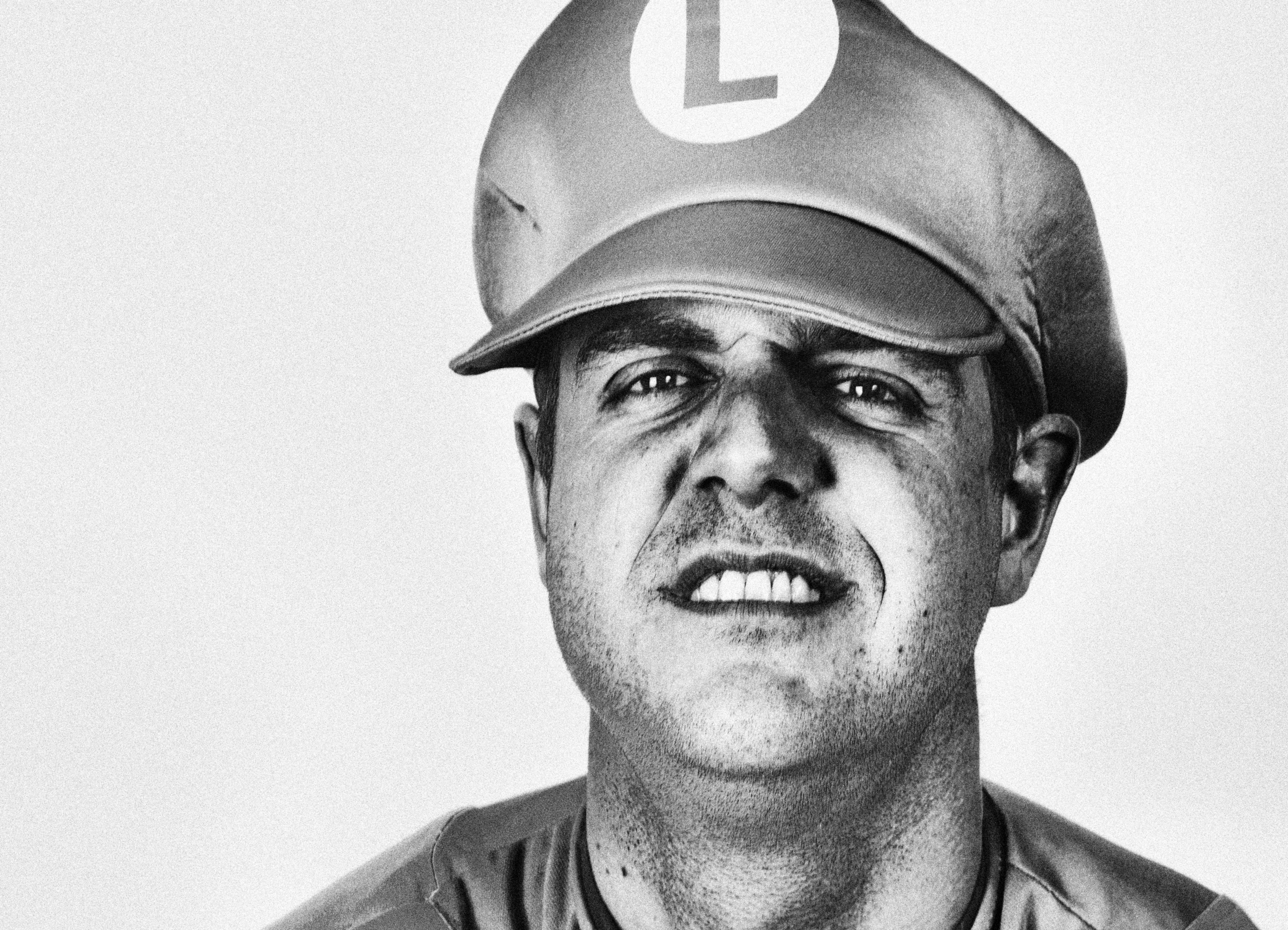 Homme avec casquette de Luigi