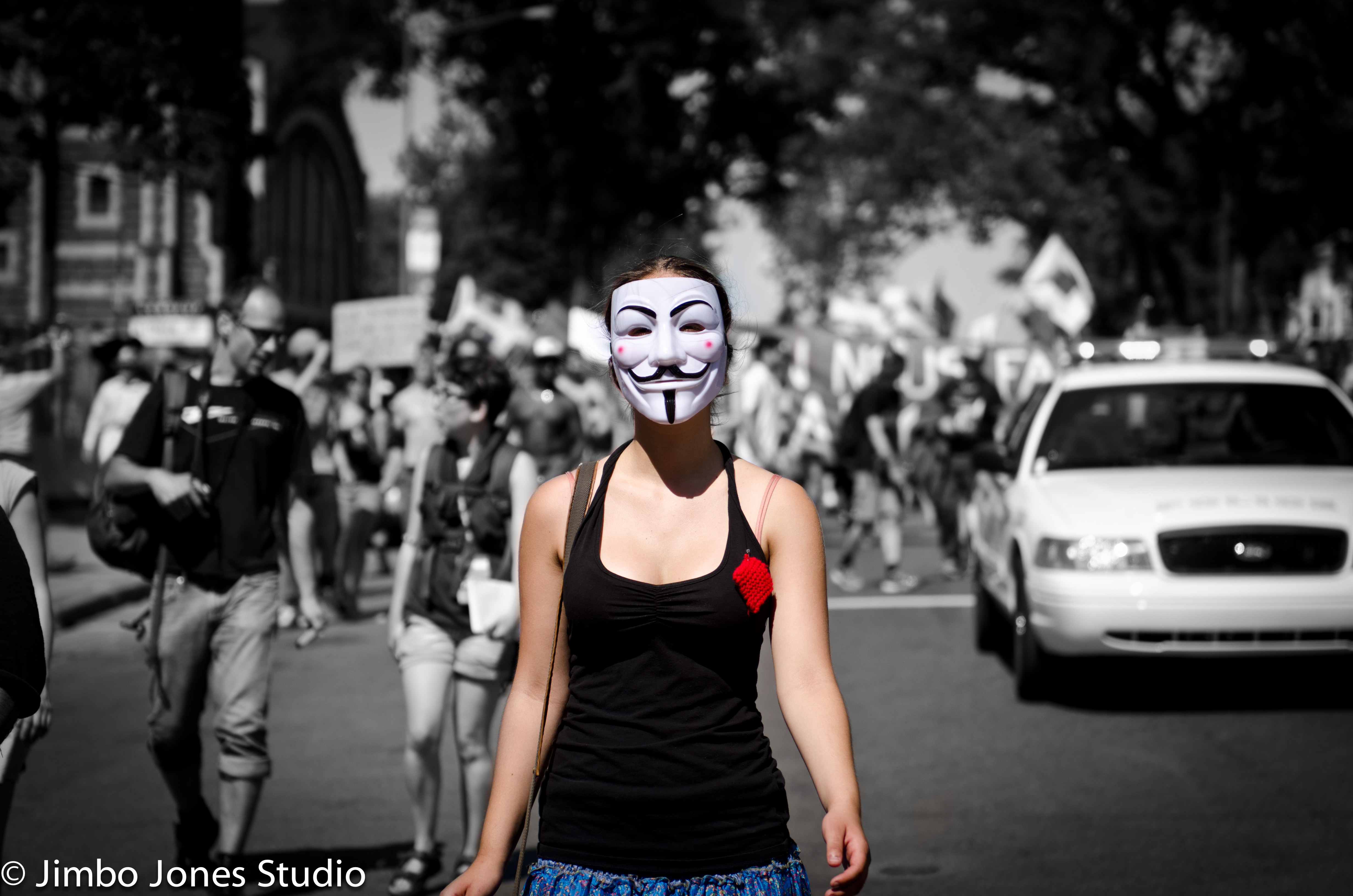 Manifestation étudiante à Québec carré rouge et masque